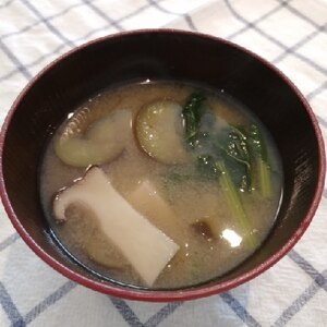 なす・えのき・小松菜の味噌汁